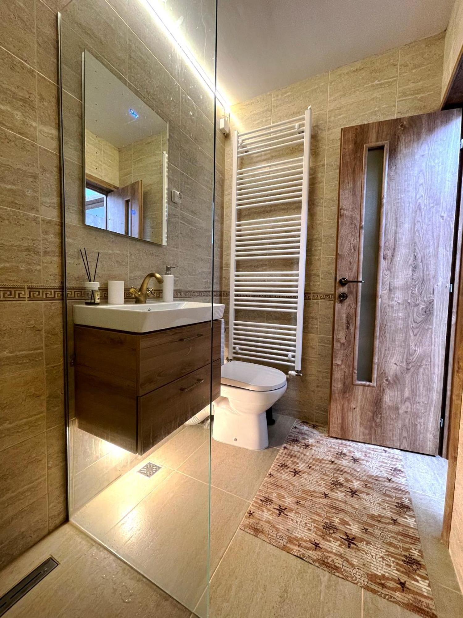 Central Residence Târgu Jiu エクステリア 写真